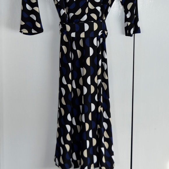 White House Black Market Fit & Flare Dress, 6
Excellent only worn once. - Picture 7 of 8